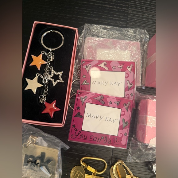 Mary Kay Bundle of Keychains Assorted Keyrings Pink Gold Silver - Picture 3 of 6